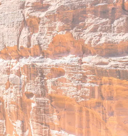 Le pareti di roccia rosa di Petra
